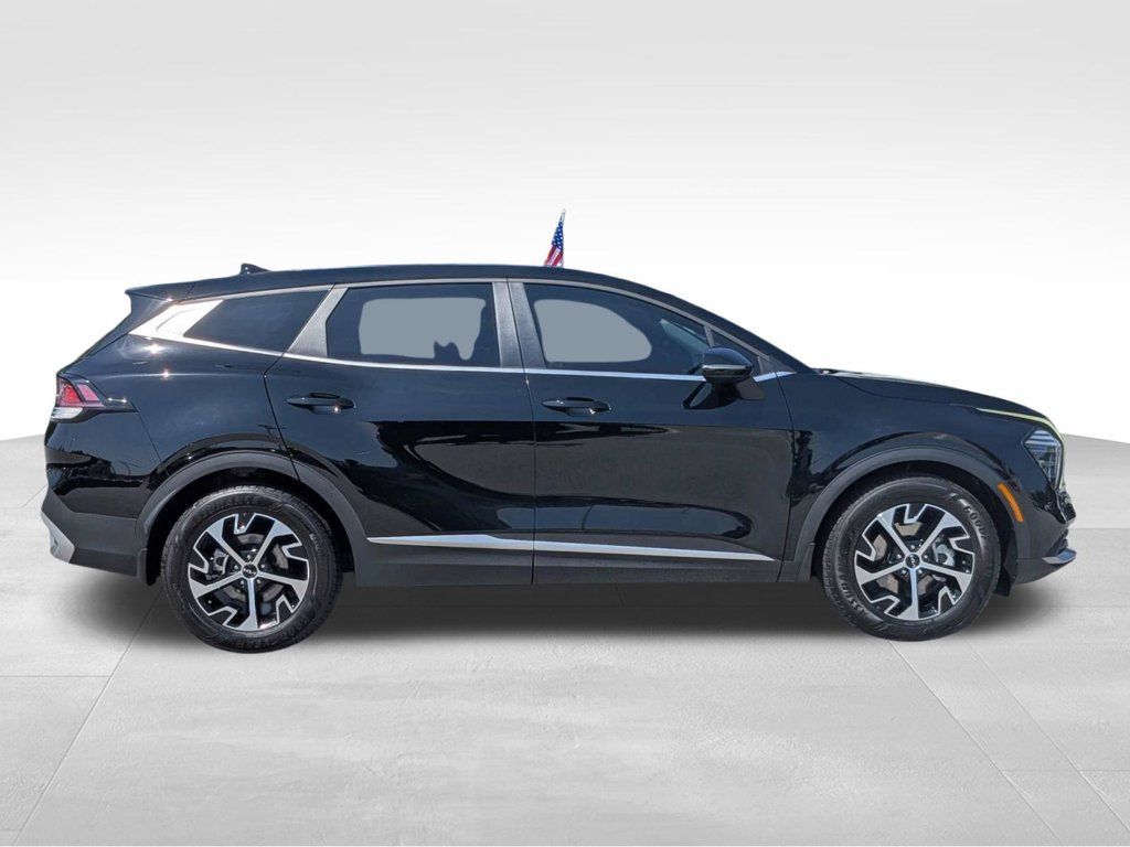 Used 2024 Kia Sportage EX FWD image 3