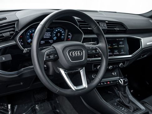 Used 2025 Audi Q3 2.0T Premium w/ Convenience Package AWD/4WD image 9