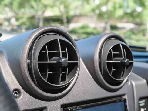 Used 2004 HUMMER H2 w/ Chrome Appearance Package image 66