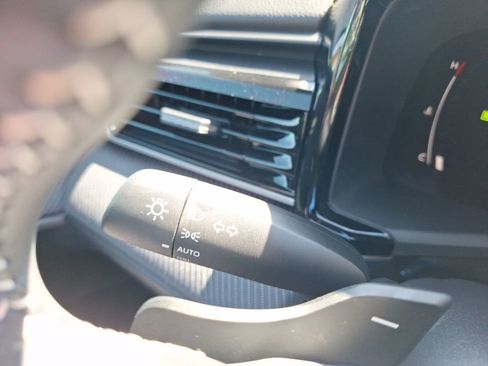 Used 2025 Toyota Camry SE w/ Convenience Package image 22