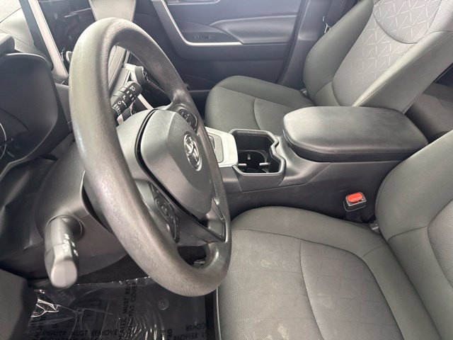 Used 2025 Toyota RAV4 XLE AWD/4WD image 22