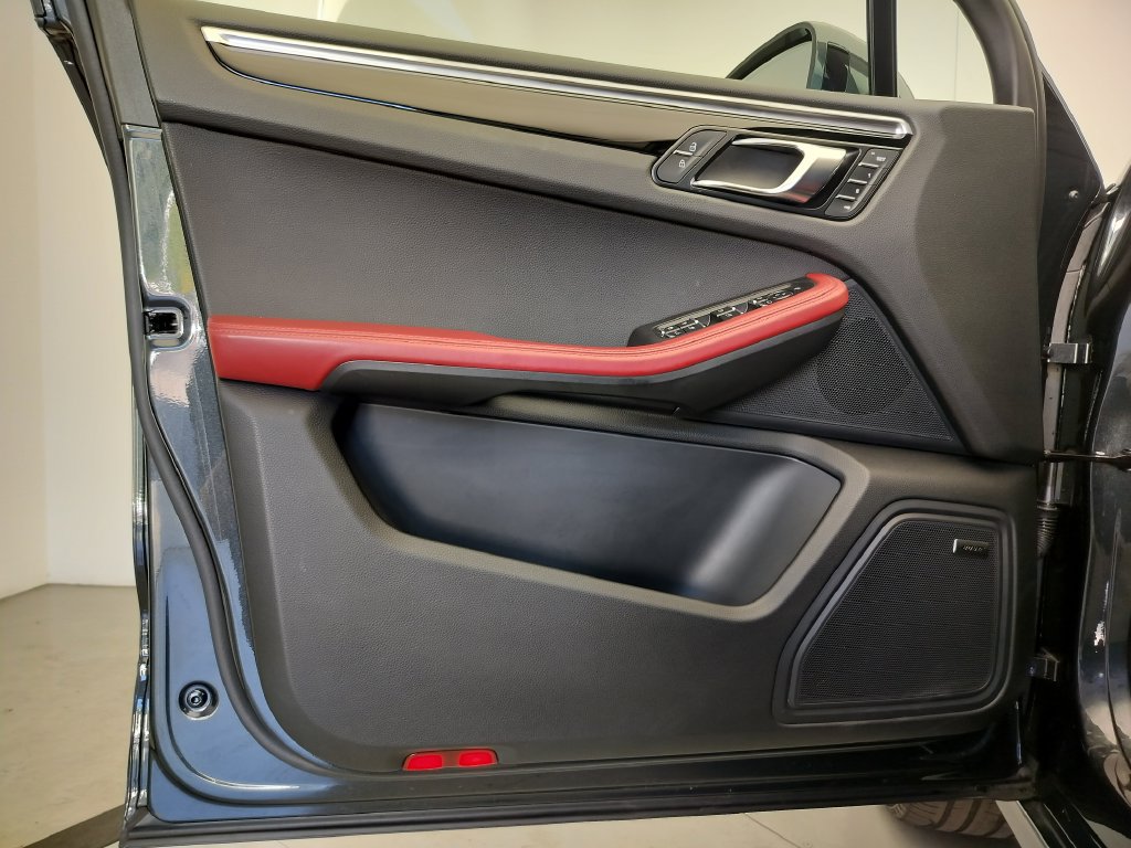 Certified 2024 Porsche Macan Turbo AWD/4WD image 19