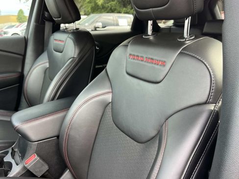 Used 2021 Jeep Cherokee Trailhawk AWD/4WD image 33