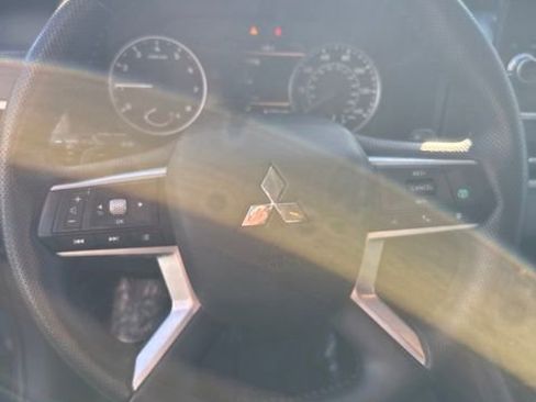 Used 2024 Mitsubishi Outlander SE image 8