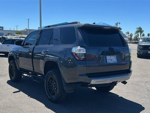Used 2021 Toyota 4Runner TRD Off-Road Premium w/ Moonroof Package AWD/4WD image 5