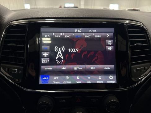 Used 2022 Jeep Grand Cherokee Laredo X image 8