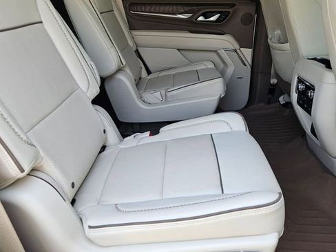 Used 2024 GMC Yukon Denali w/ Advanced Technology Package AWD/4WD image 27
