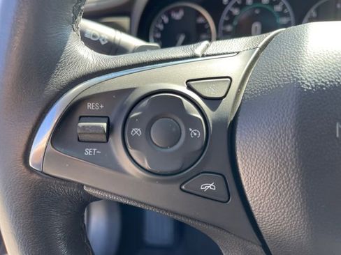 Used 2017 Buick LaCrosse Essence FWD image 18