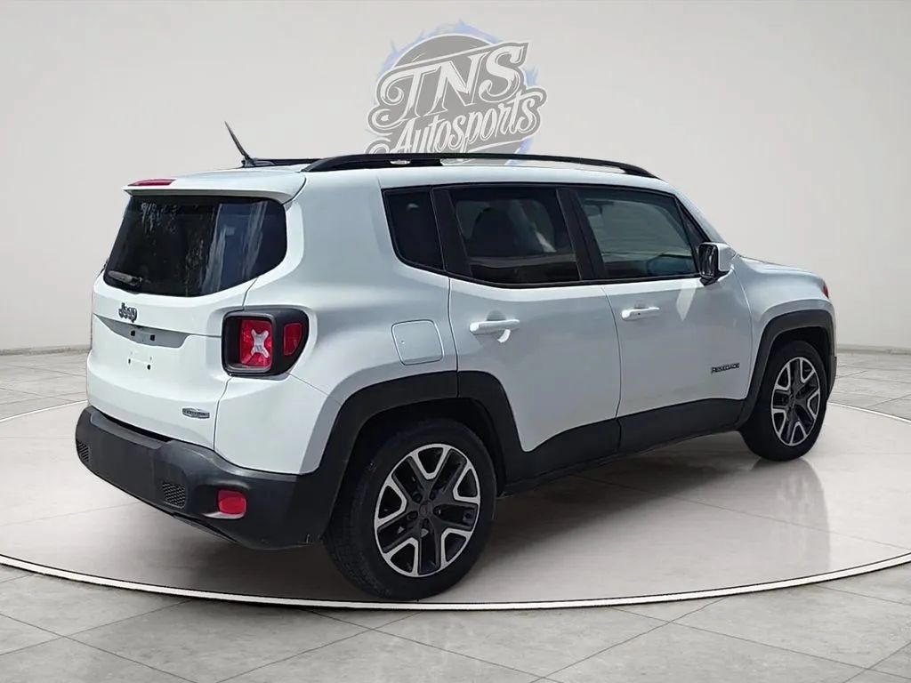 Used 2016 Jeep Renegade Latitude FWD image 5