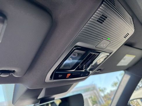 Used 2025 Volkswagen Tiguan SE R-Line image 23