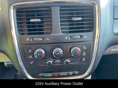 Used 2019 Dodge Grand Caravan SE w/ UConnect Hands-Free Group FWD image 19