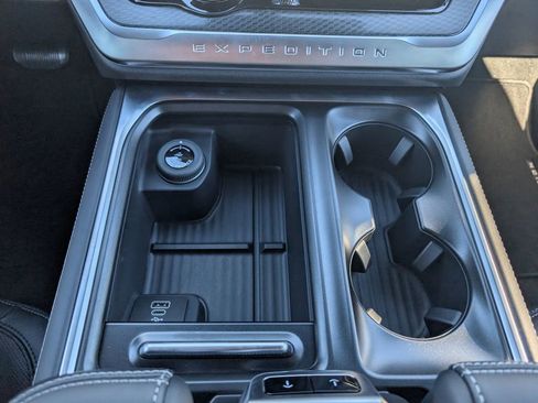 New 2026 Ford Expedition Max Platinum image 15