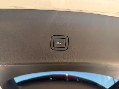 Used 2024 Buick Enclave Essence w/ Technology Package FWD image 15