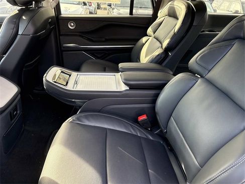 New 2025 Lincoln Navigator Reserve image 18