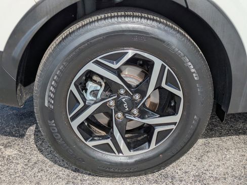 Certified 2023 Kia Sportage LX image 9