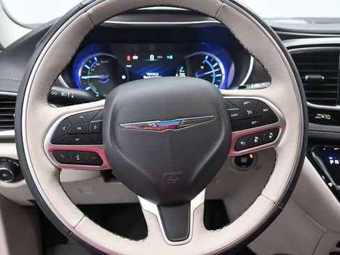Used 2017 Chrysler Pacifica Platinum image 23
