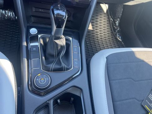 New 2025 Volkswagen Taos SE image 21