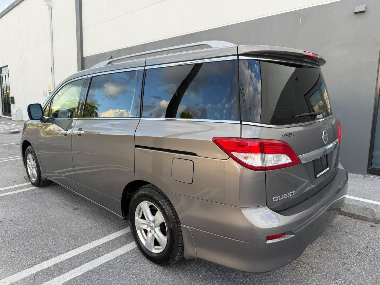 Used 2016 Nissan Quest SV w/ Leather Package FWD image 8