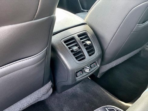 Used 2018 Ford Taurus Limited image 28