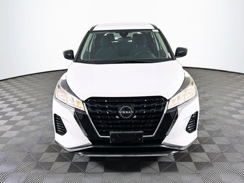 Used 2022 Nissan Kicks S image 2