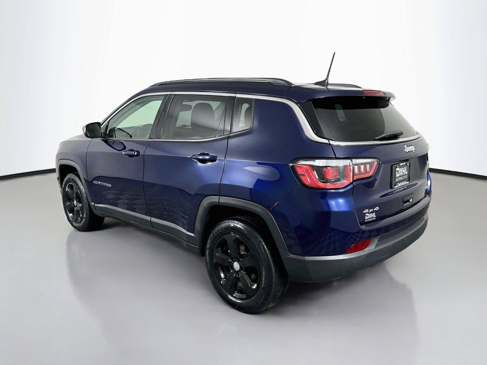 Used 2020 Jeep Compass Latitude w/ Cold Weather Group AWD/4WD image 10