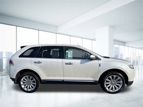 Used 2015 Lincoln MKX AWD w/ Equipment Group 102A image 4