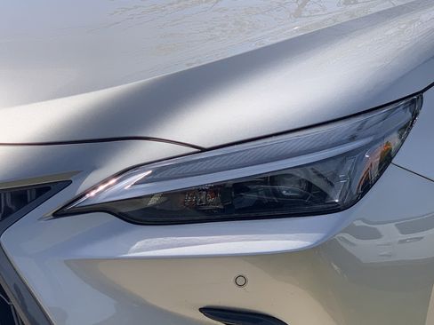 Used 2025 Lexus NX 250 FWD w/ Cold Area Package image 6