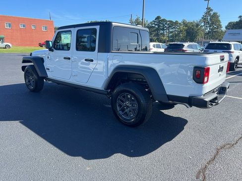 New 2025 Jeep Gladiator Sport image 12