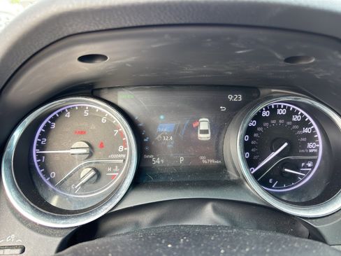 Used 2019 Toyota Camry XLE image 11