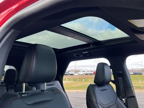 Used 2025 Ford Explorer ST-Line w/ ST-Line Street Pack image 31