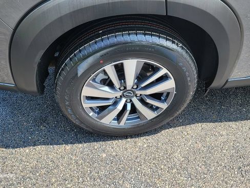 Used 2025 Nissan Pathfinder SL FWD image 13