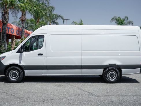 Used 2024 Mercedes-Benz Sprinter 2500 w/ Acoustic Package image 5