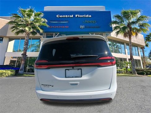 New 2026 Chrysler Pacifica Select w/ S Appearance Package image 6