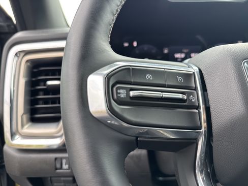 Used 2024 GMC Canyon Denali AWD/4WD image 19