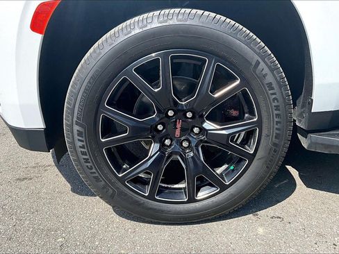 Used 2023 GMC Yukon SLE AWD/4WD image 9