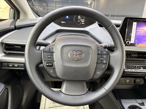 Used 2025 Toyota Prius LE image 20