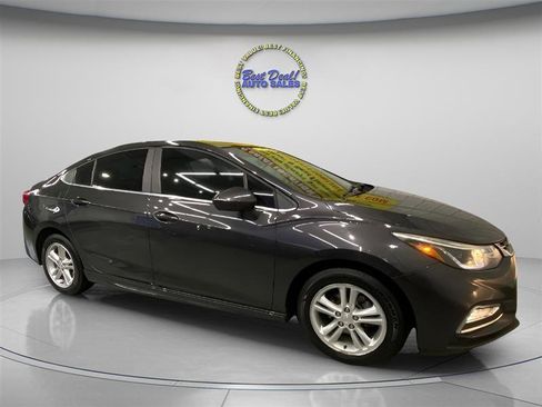 Used 2017 Chevrolet Cruze LT w/ Convenience Package image 7