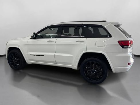 Used 2017 Jeep Grand Cherokee Altitude AWD/4WD image 5