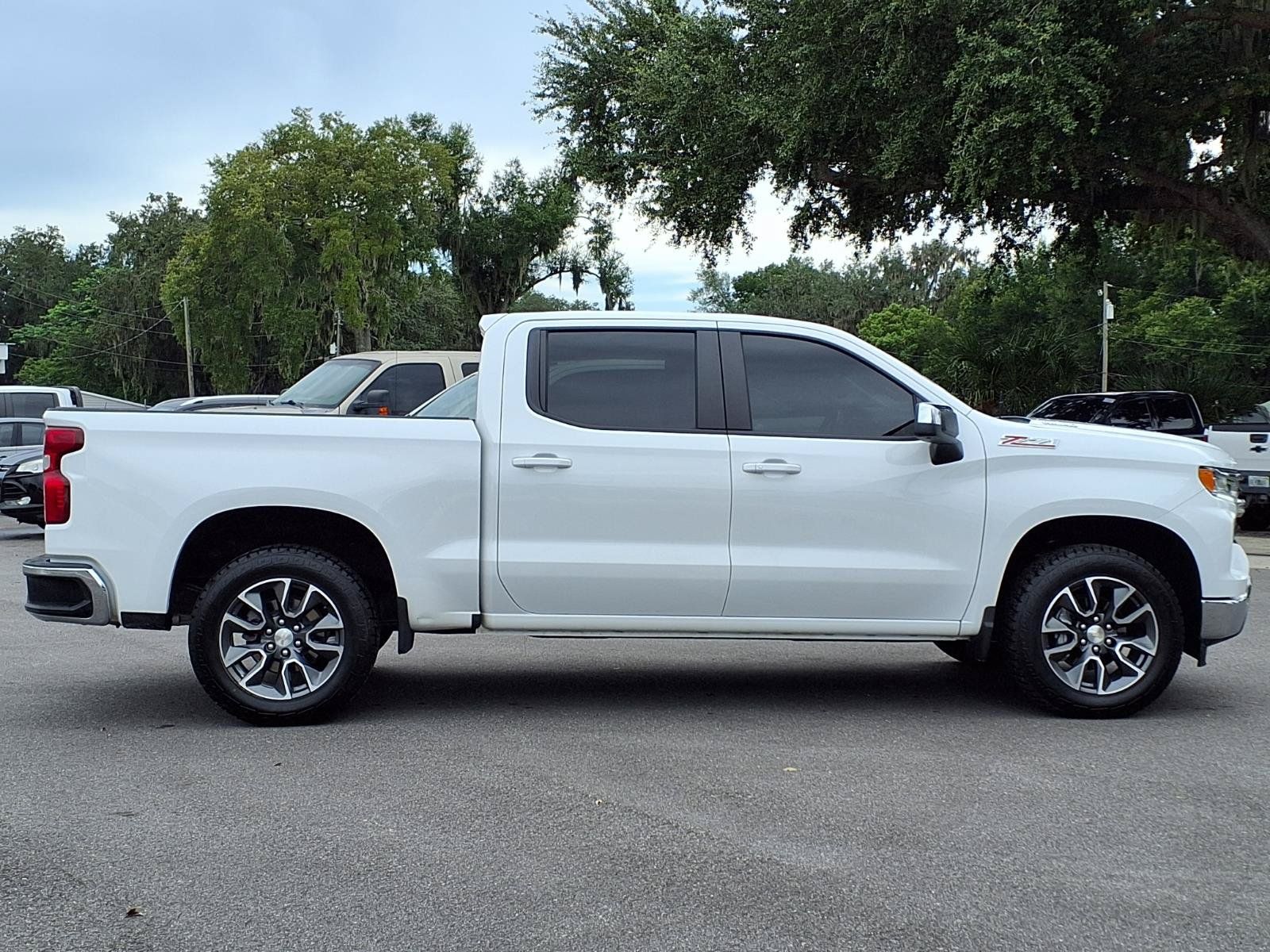 Used 2024 Chevrolet Silverado 1500 LT AWD/4WD image 3