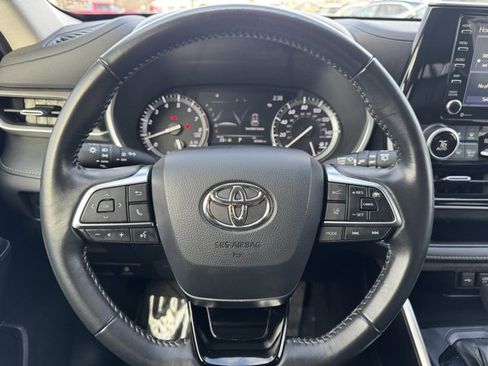 Used 2021 Toyota Highlander XLE image 11
