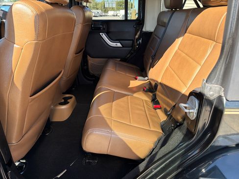 Used 2012 Jeep Wrangler Unlimited Sahara w/ Connectivity Group image 17