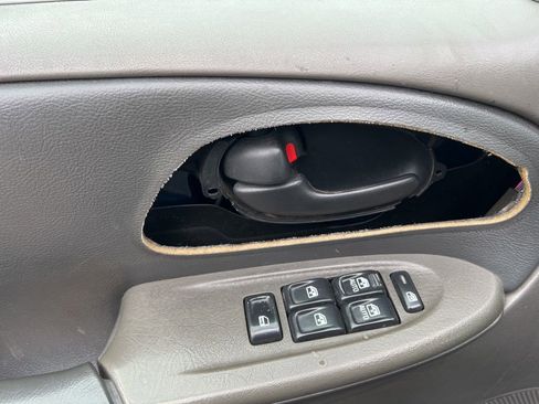 Used 2004 Chevrolet TrailBlazer LT w/ LT Package 1 image 9