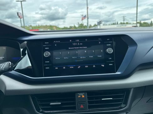 Used 2023 Volkswagen Taos SE w/ Panoramic Sunroof Package AWD/4WD image 46