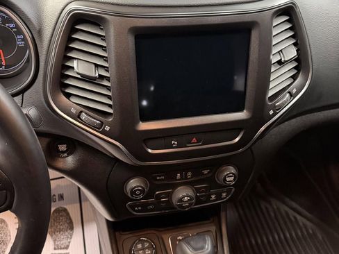 Used 2020 Jeep Cherokee Trailhawk w/ Cold Weather Group image 15