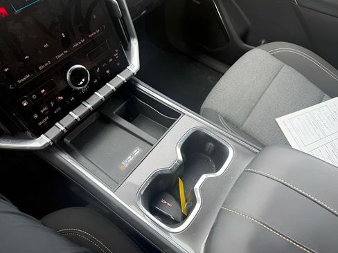 Used 2025 GMC Acadia Elevation image 19