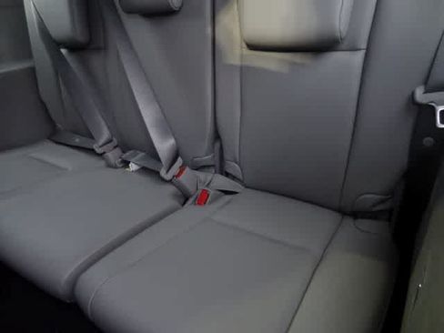 Used 2019 Toyota Highlander XLE AWD/4WD image 17