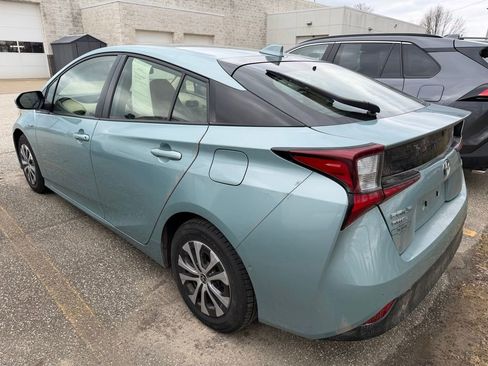Certified 2022 Toyota Prius LE image 5