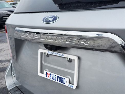 Used 2022 Ford Explorer XLT w/ Equipment Group 202A image 31