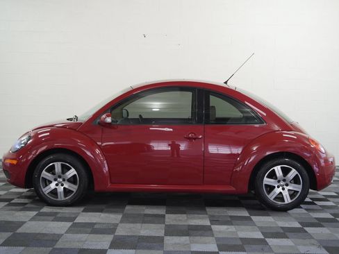 Used 2006 Volkswagen Beetle Coupe w/ Package 1 FWD image 2