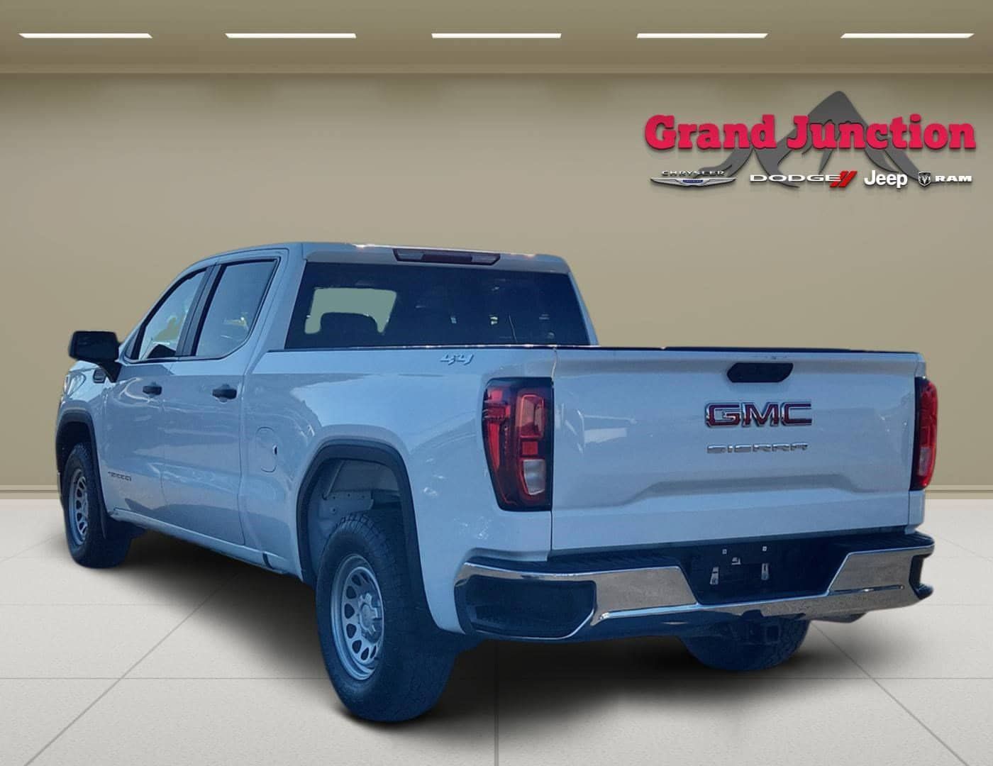 Used 2022 GMC Sierra 1500 Pro w/ Pro Value Package AWD/4WD image 5